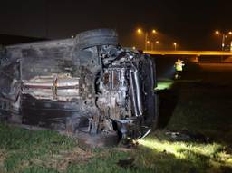 Auto crasht langs A2 Rosmalen