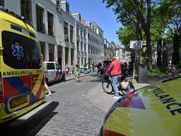 Het ongeluk met de motorrijder gebeurde op het Kasteelplein in Breda (foto: Tom van der Put/SQ Vision).