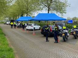 De verkeerscontrole vond dinsdag plaats aan de Oude Rijksweg in Best (foto: Instagram politie Best-Oirschot).