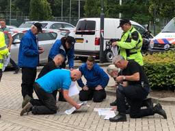 Vrijdag werd er ook al met een grote groep gezocht naar Bert de Laat (foto: Tom van den Oetelaar).