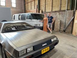 Mart en zijn vrouw bij de DeLorean (foto: Mart Renders).