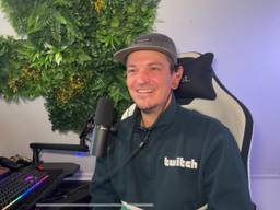 Dirk livestreamt games om jongeren te bereiken (foto: Pieter Soethout).