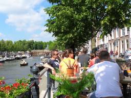 Genieten in Breda (foto: Henk Voermans).