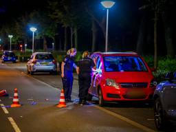 Tot laat in de avond deed de politie onderzoek op de Rode Kruislaan in Eindhoven (foto: SQ Vision).