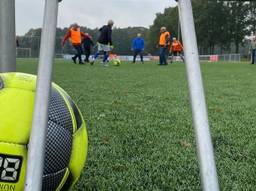 Walking football moet ouderen in beweging brengen: 'Talent is niet nodig'