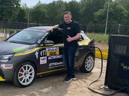 Elektrische auto's racen tijdens de ELE Rally: met extra motorgeluid