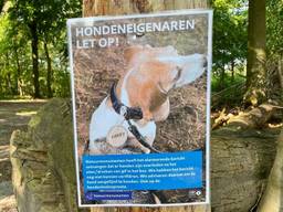 Het waarschuwingsbord bij Landgoed Visdonk in Roosendaal (foto: Erik Peeters)