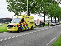 De botsing vond plaats op de Dongenseweg in Tilburg (foto: Toby de Kort/SQ Vision).