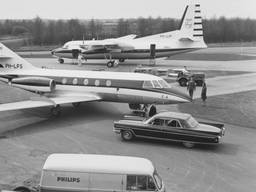 Philips had op de luchthaven in Eindhoven tientallen jaren een eigen vliegdienst (foto: Koninklijke Philips / Philips Company Archives).
