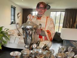 Boy Jansen bij zijn prijzen (foto: René van Hoof).