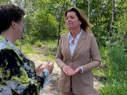 Minister Christine van der Wal op bezoek in De Peel (Foto: Alice van der Plas).