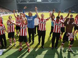 Jan Kromkamp (in lange broek naast doelman Cássio Ramos) viert de titel in 2007. (Foto: ANP, Robert Vos)