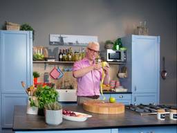 Rudolph van Veen in de keuken (foto: ANP)