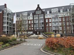 Bewoners en de Veiligheidsregio reageren op de brand in Tilburg.