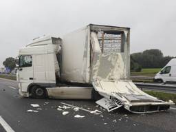 A58 dicht na ongeluk tussen twee vrachtwagens