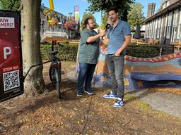 Mark kwam Zanger Kafke tegen op de Bakelse kermis (foto: Omroep Brabant).