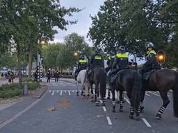 De rellen in Waalwijk (foto: Milos Boksan/X).