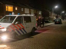 De politie doet onderzoek na de overval in Werkendam (foto: Jurgen Versteeg/SQ Vision).