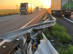 Het ongeluk op de A29 bij Oud-Beijerland gebeurde rond halfzes (foto: X/Rijkswaterstaat).