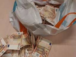 Ruim 40.000 euro aan contant geld had de verwarde man in Eindhoven bij zich (foto: Instagram)
