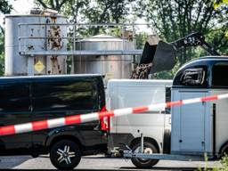 De vergaste nertsen worden overgeladen (foto: Rob Engelaar Fotografie).