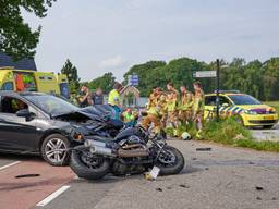 De situatie na het ongeluk in Achtmaal (foto: Tom van der Put/SQ Vision Mediaprodukties).