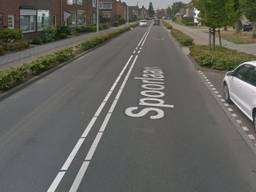 De man liep op de Spoorlaan in Etten-Leur tegen de lamp (Beeld: Google Maps).