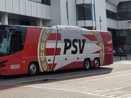 Spelersbus PSV (foto: Kupers touringcars).