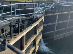 De geramde sluisdeuren (foto: Rijkswaterstaat).