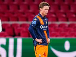 Teleurstelling is te zien bij Max Svensson na de 2-0 van Ajax (foto: Orange Pictures).