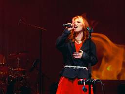 Het concert van XXJULÍA in de Schouwburg Concertzaal in Tilburg (foto: Keographics).