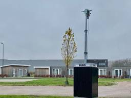 Tijdelijke woningen Balkbrug Oost met bewakingscamera's (foto: Jan Peels)