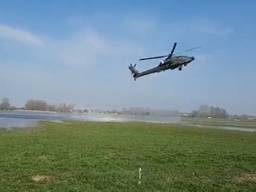 Een Apache-gevechtshelikopter (Foto: Omroep Brabant).