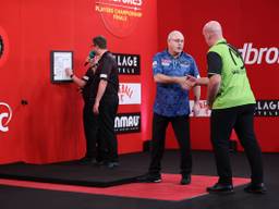 Michael van Gerwen moest zijn meerdere erkennen in Ian White (foto: PDC).