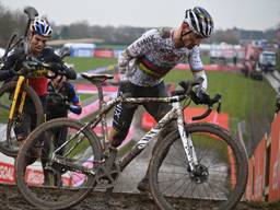 Van Aert en Van der Poel bij de wedstrijd in Dendermonde. Foto: ANP