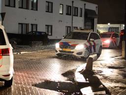 Agenten vonden naast een explosief ook hulzen aan de Kleine Krogt in Breda (foto: Perry Roovers/SQ Vision).