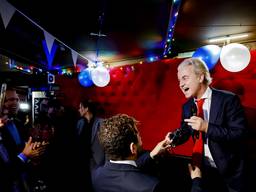 Geert Wilders viert de overwinning (foto: ANP).