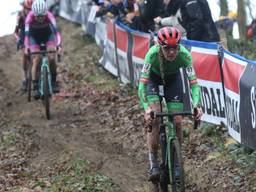 Jamie de Beer (in het groen) tijdens de cross in Herentals. (Foto: Orange Pictures, Dick Soepenberg)