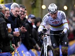 Mathieu van der Poel aan de leiding in Gavere (foto: ANP).