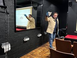 Opruimen in de seksbioscoop.