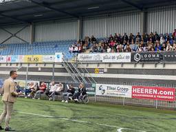 Motivational speaker Rob van Loon geeft een gastcollege aan een nieuwe lichting studenten, tijdens de introductie van de Associate Degrees Academie in het RBC-stadion