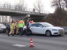 Ongeluk met vijf auto's op A2 achter langzaam rijdende truckers