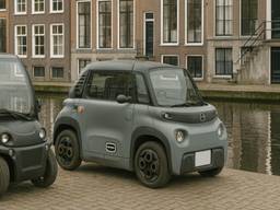Twee brommobieltjes (buiten Brabant) (foto: MicroMobiel.nl).