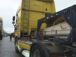 De kist van Wesley achterop de vrachtwagen (beeld: SQ Vision)