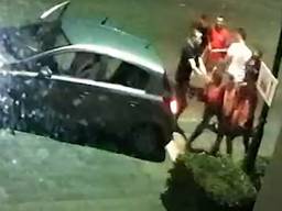 Bij de mishandeling raakten drie mensen gewond.