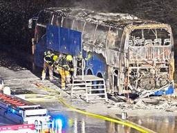 De bus werd totaal verwoest door de brand. (Foto: Thomas Gaulke)