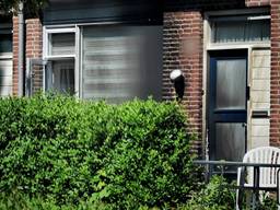 Bij dit huis was zaterdagnacht een explosie (Foto: Persbureau Heitink).