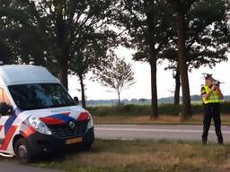 De politie deed zaterdag snelheidscontroles buiten de bebouwde kom van Oss (foto: Twitter Verkeerspolitie Oost-Brabant).