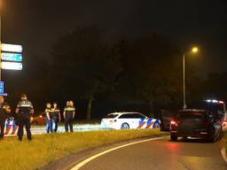 Auto klemgereden op afslag A2