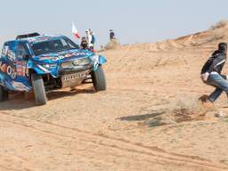 Flink ongeluk in Dakar Rally voor neus van fotograaf Gerard: 'Enorme klap'